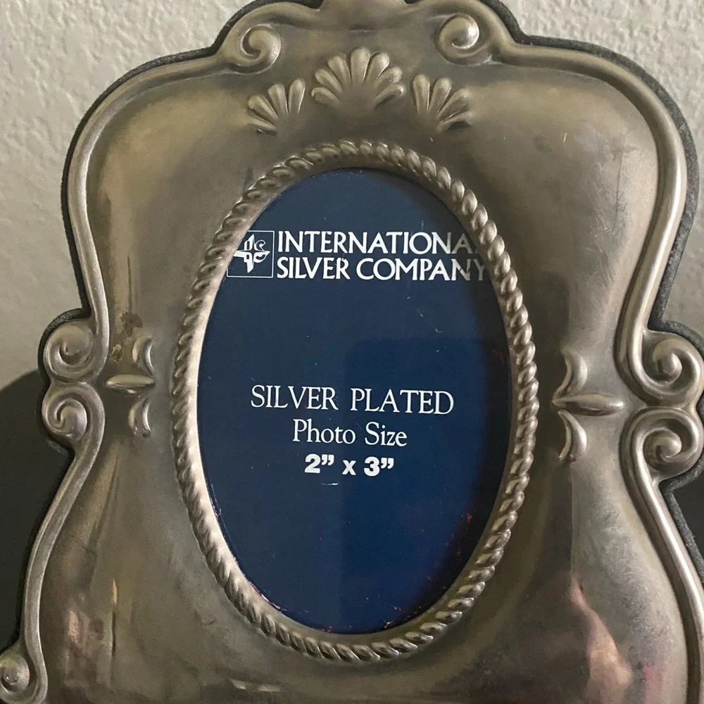 Vintage International Silver Company Silver Plated 8”x 6” Photo Size 2”x 3”Frame
